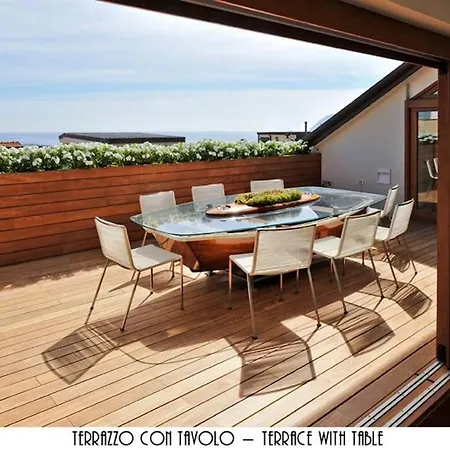 דירה Luxurious Penthouse With Large Sea View Terraces