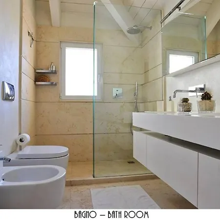 Апартаменти Luxurious Penthouse With Large Sea View Terraces Алассіо